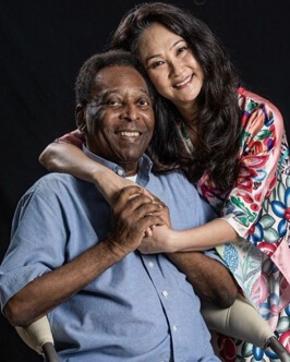 Pele with his wife.